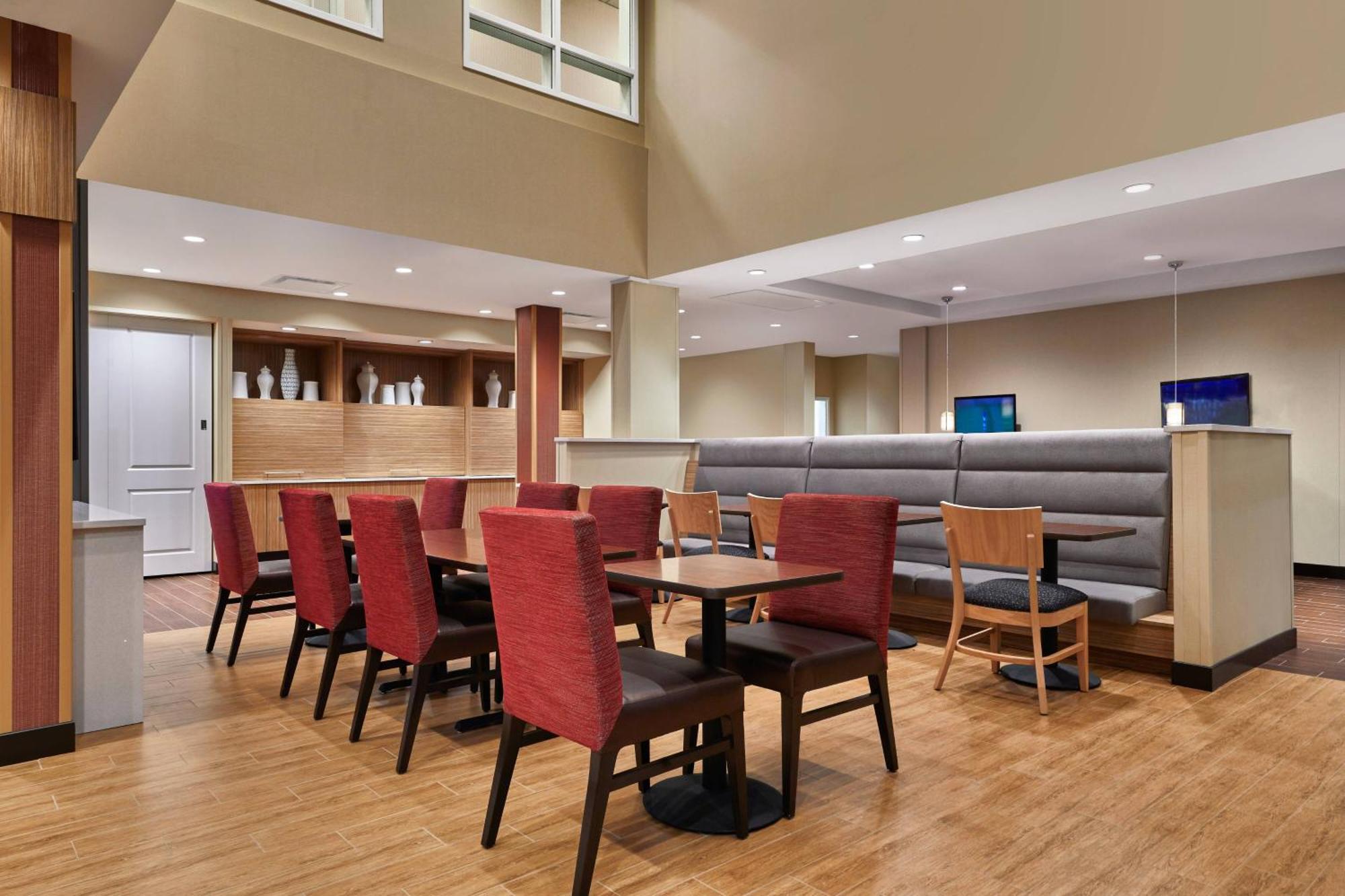 Towneplace Suites By Marriott Fort Mcmurray Eksteriør bilde